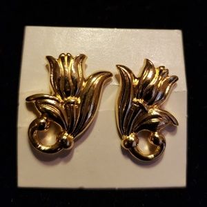 Vintage Avon tulip earrings